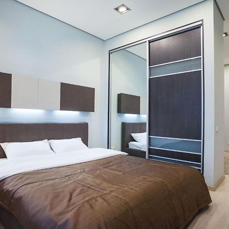Navit Apartments With Breakfast, Near The Railway Station, The City Center And The Park Kiev Ngoại thất bức ảnh