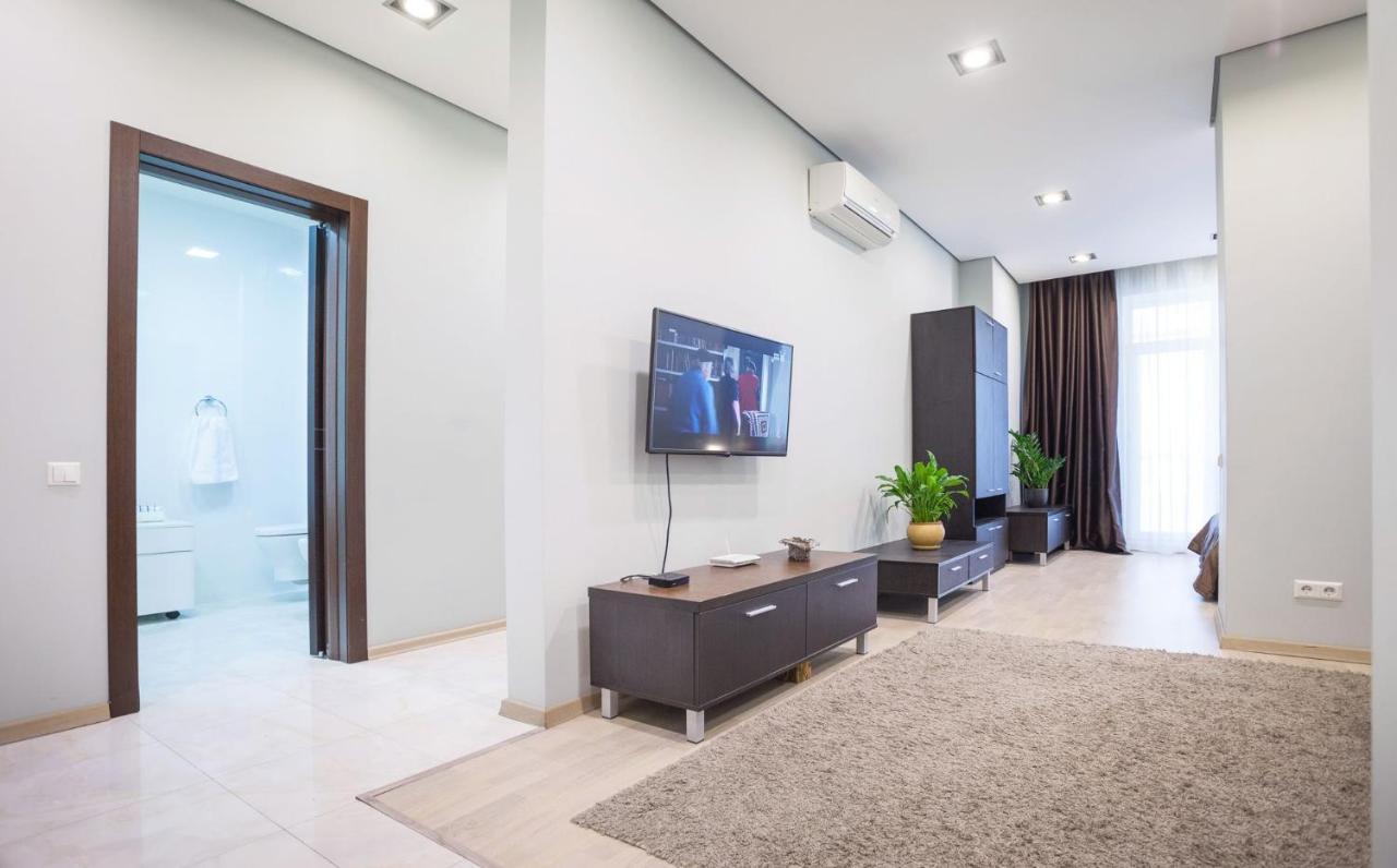 Navit Apartments With Breakfast, Near The Railway Station, The City Center And The Park Kiev Ngoại thất bức ảnh