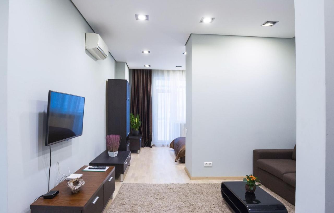 Navit Apartments With Breakfast, Near The Railway Station, The City Center And The Park Kiev Ngoại thất bức ảnh